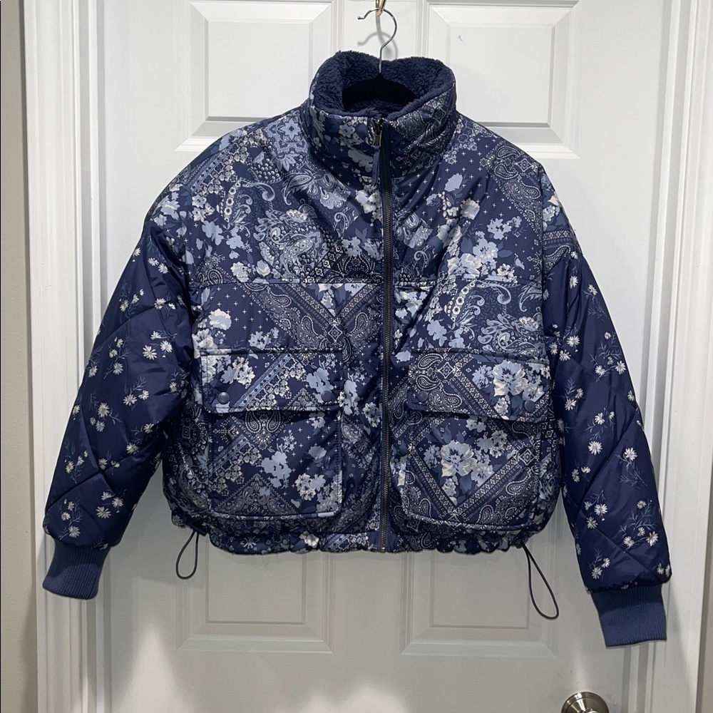 American Eagle Cropped Reversible Puffer Bandana Blue patchwork Sherpa Teddy